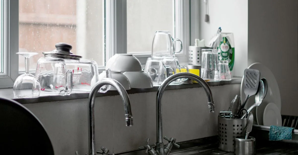 découvrez nos solutions efficaces pour réparer un robinet qui fuit et économiser l'eau tout en évitant les dégâts.
