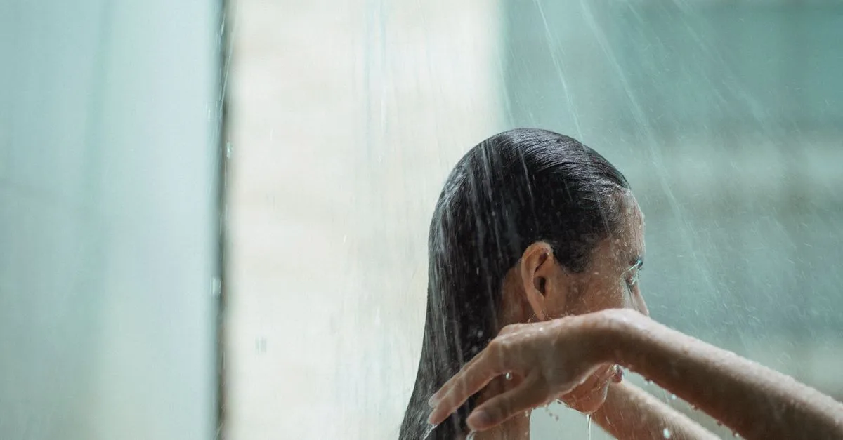 découvrez nos astuces efficaces pour prévenir les mauvaises odeurs dans la douche et garder votre salle de bain fraîche et propre.
