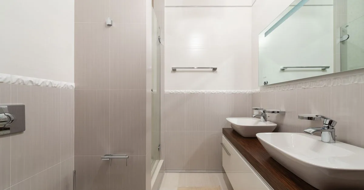 découvrez le mouvement de l'eau dans les toilettes : fonctionnement, mécanismes et astuces pour un usage efficace et économique.
