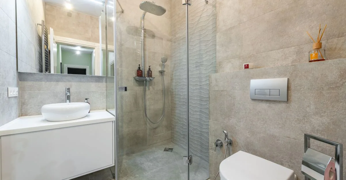 guide complet pour installer un receveur de douche surélevé : étapes, conseils et astuces pour un montage facile et sécurisé.