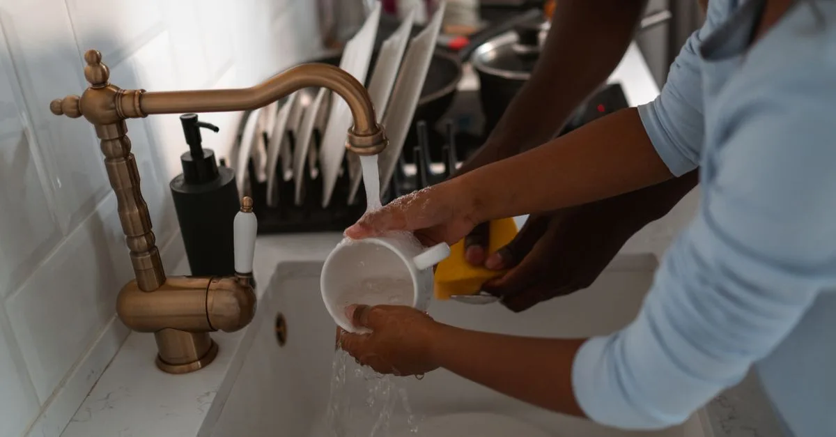 guide complet pour le remplacement de votre robinet de cuisine : étapes simples, conseils pratiques et outils nécessaires pour réussir facilement.