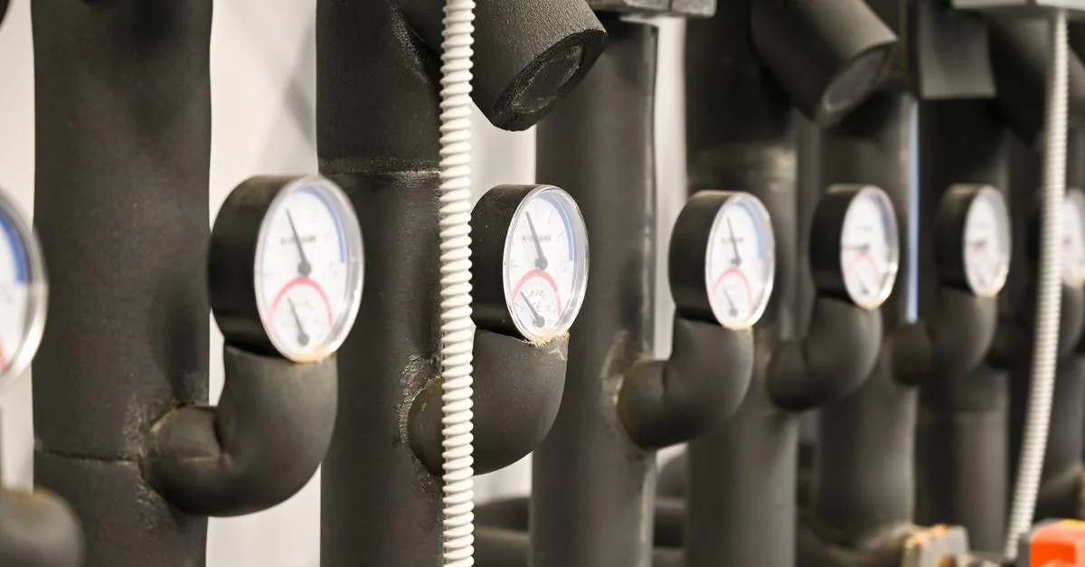 fréquence de détartrage des tuyaux pour maintenir une plomberie efficace et prolonger la durée de vie des tuyaux.