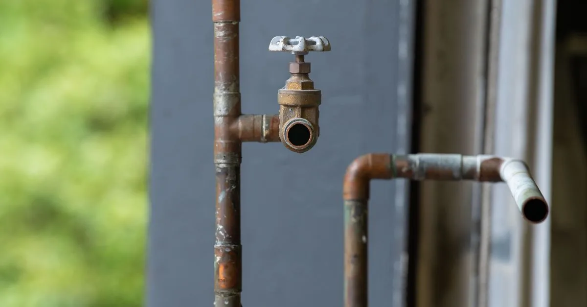 découvrez comment couper l'eau localement rapidement et facilement pour effectuer des réparations ou éviter les dégâts des eaux.