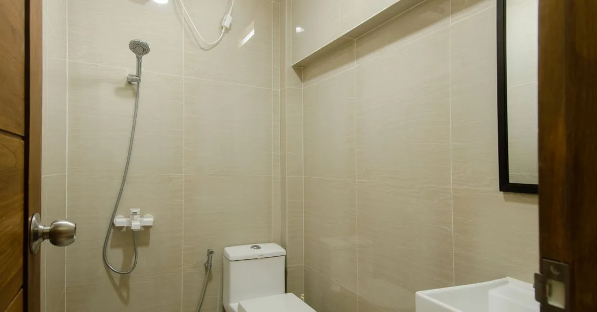 découvrez notre sélection de toilettes modernes et fonctionnelles pour un confort optimal et un design élégant dans votre salle de bain.