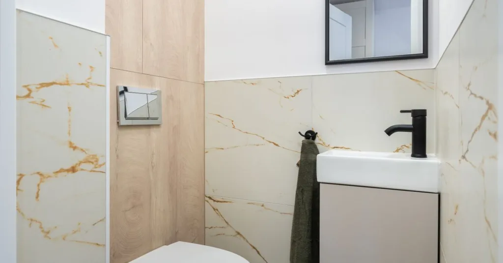 découvrez tout sur le volume d'eau utilisé pour la chasse d'eau des toilettes, ses normes, son impact environnemental et comment économiser l'eau efficacement.