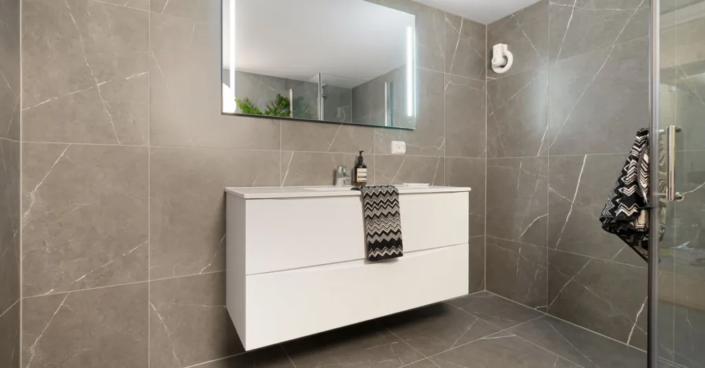 découvrez les essentiels pour l'installation d'une douche à l'italienne : conseils pratiques, matériaux indispensables et étapes clés pour réussir votre projet.