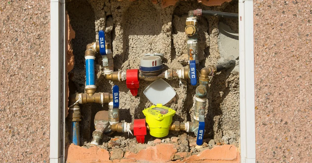 découvrez nos solutions efficaces pour détecter et réparer rapidement les fuites d'eau afin de protéger votre maison et économiser de l'eau.