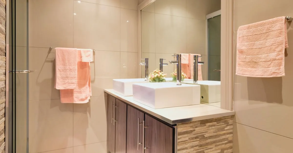 découvrez nos éviers en quartz alliant durabilité, élégance et facilité d'entretien pour une cuisine moderne et fonctionnelle.