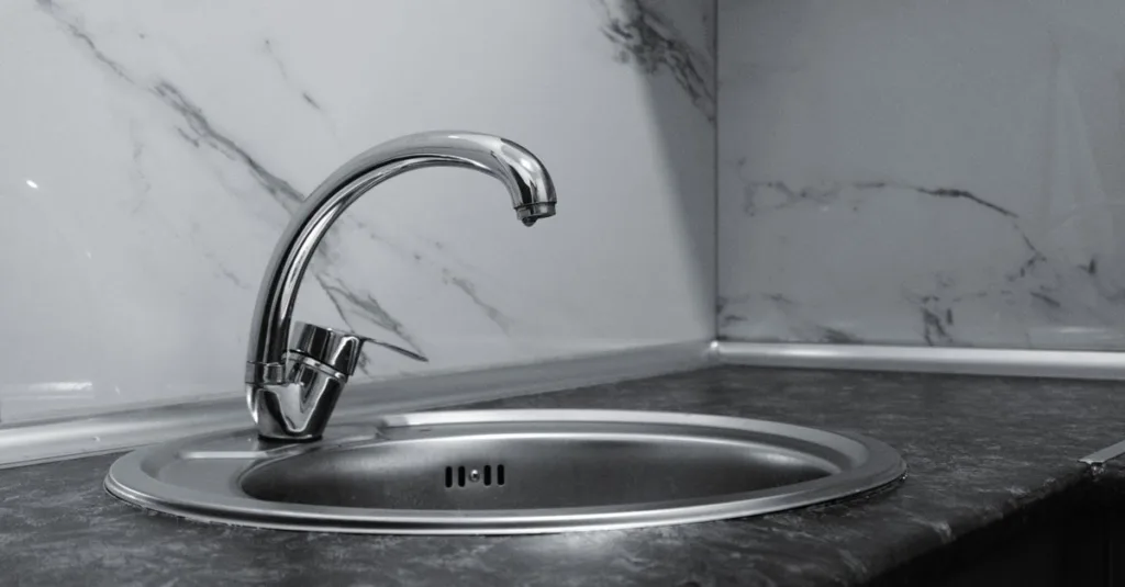 découvrez tout ce qu'il faut savoir sur le siphon d'évier (sink trap) : son fonctionnement, son importance pour éviter les mauvaises odeurs et les fuites, ainsi que des conseils d'installation et d'entretien.